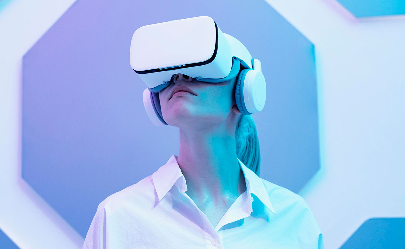 woman wearing virtual reality simulator Differentiated Performance